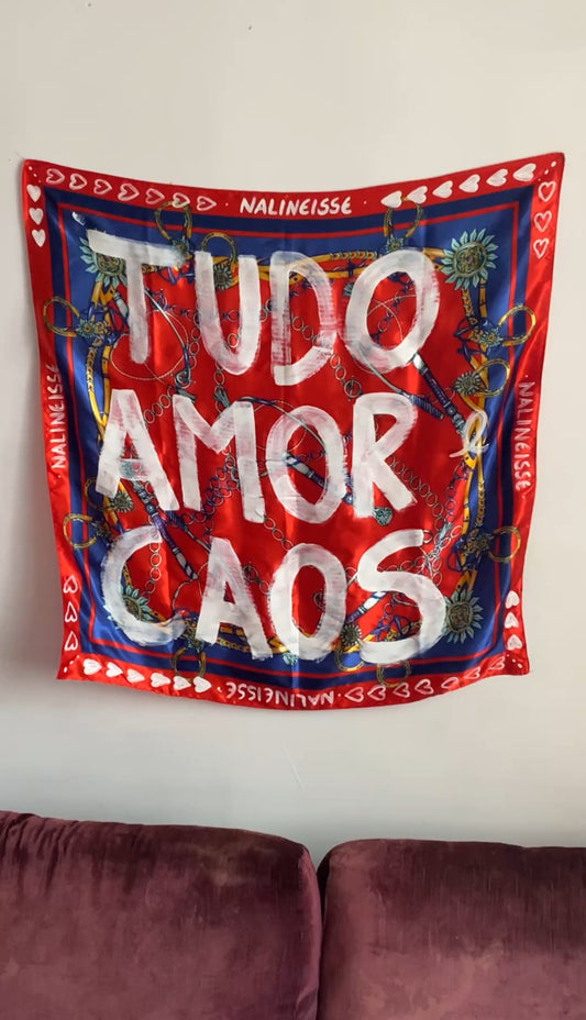 lenço TUDO AMOR E CAOS