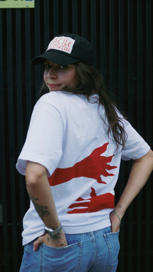 camiseta hands on